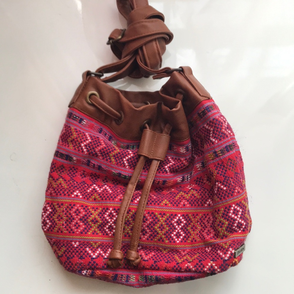Billabong Bucket Bag